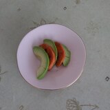 アボカドと旬の柿でサラダ